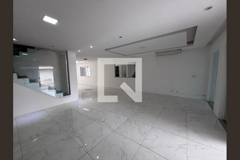 House with 4 en-suite bedrooms, 329 m² and 3 parking — photo 23