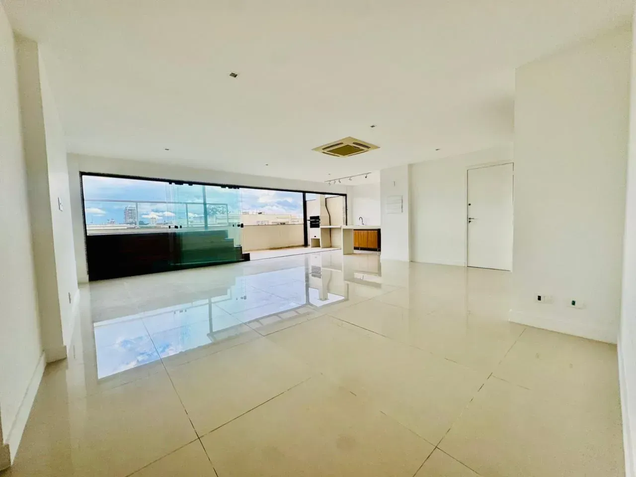 Penthouse with 4 bedrooms and 5 bathrooms plus 4 parking — photo 3
