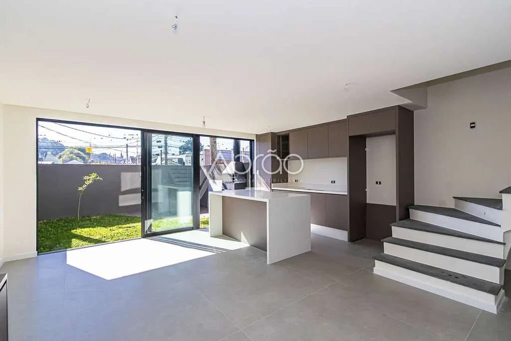 House with 3 en-suite bedrooms and open-plan kitchen — photo 3