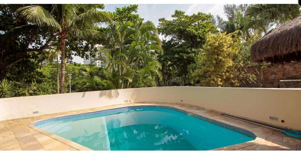 Casa de condomínio com 4 quartos e 4 banheiros, 700 m² — photo 2