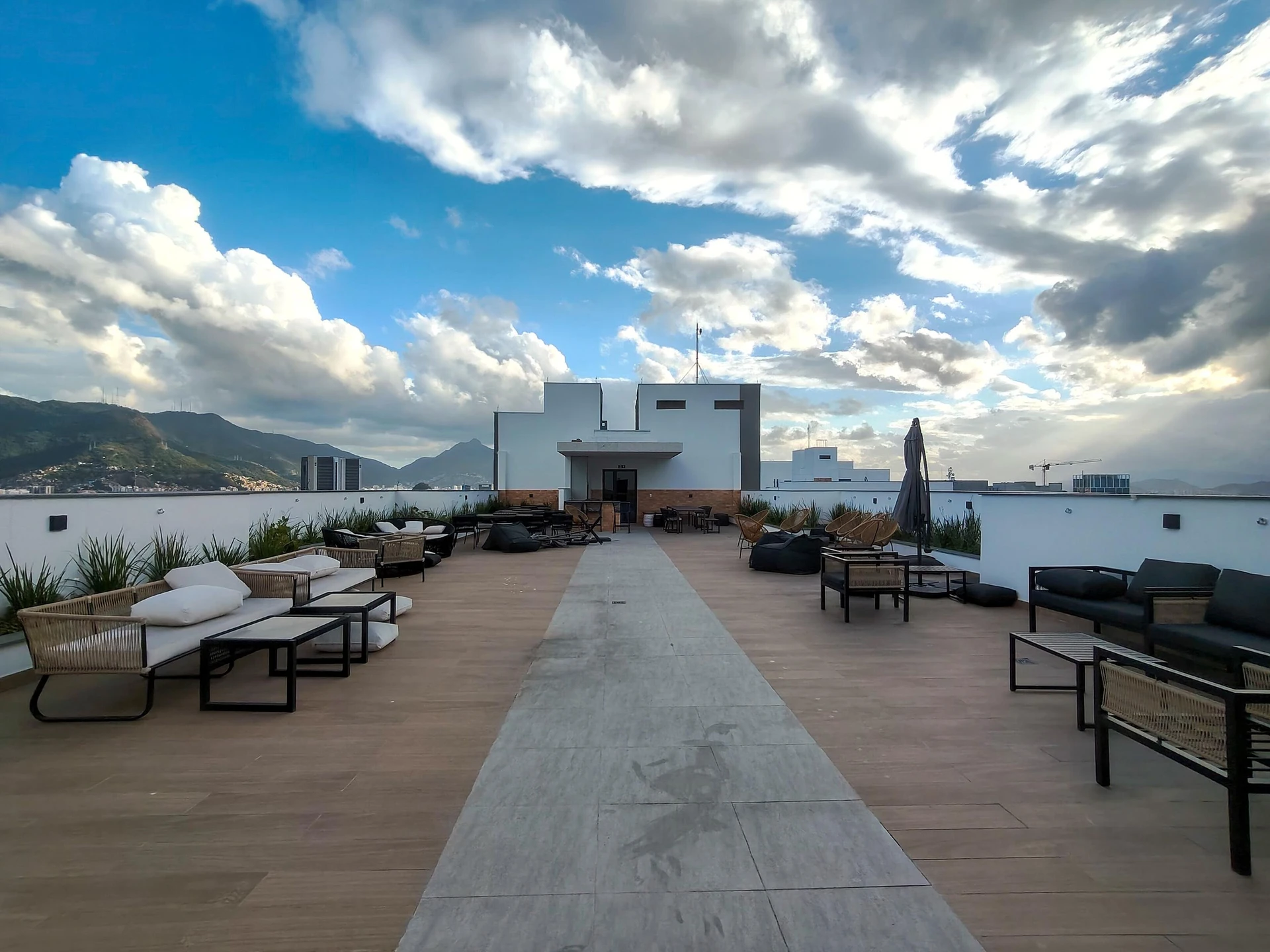 Apartamento com 2 quartos e varanda de vidro fechada — photo 16