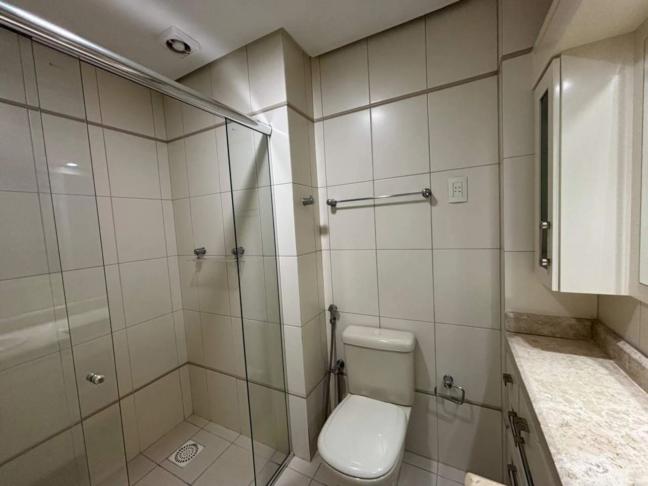 Furnished apartment, 122 m², with a glass-enclosed balcony — photo 25