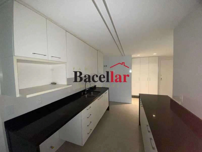 Apartamento con 4 suites y 229 m² con cocina cerrada — photo 5