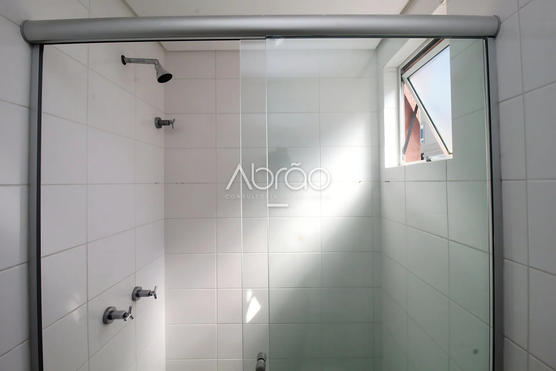 Spacious 3-bedroom apartment with 3 bathrooms — photo 13