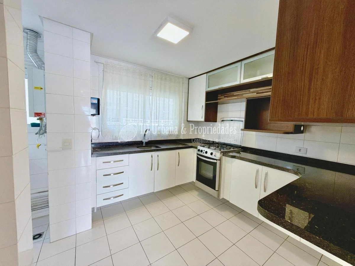 3-bedroom apartment in a building with a pool — photo 7