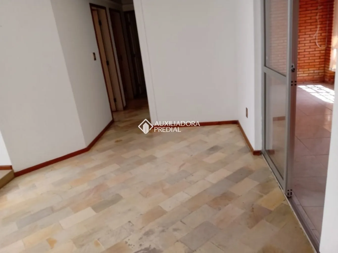 Penthouse with 3 bedrooms and balcony on 5th floor — photo 10