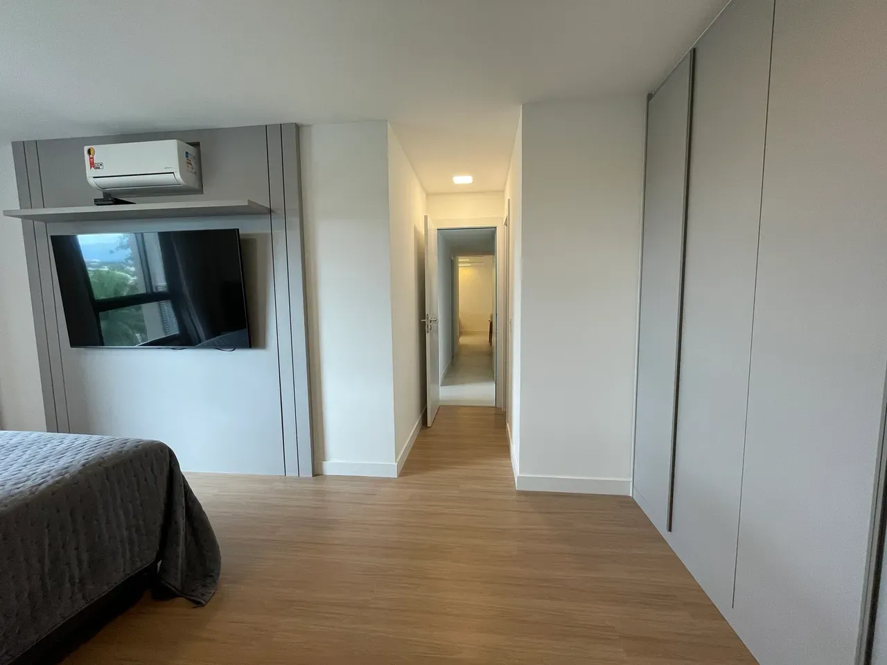 Furnished 151 m² apartment with 3 en-suite bedrooms and 2 parking — photo 18
