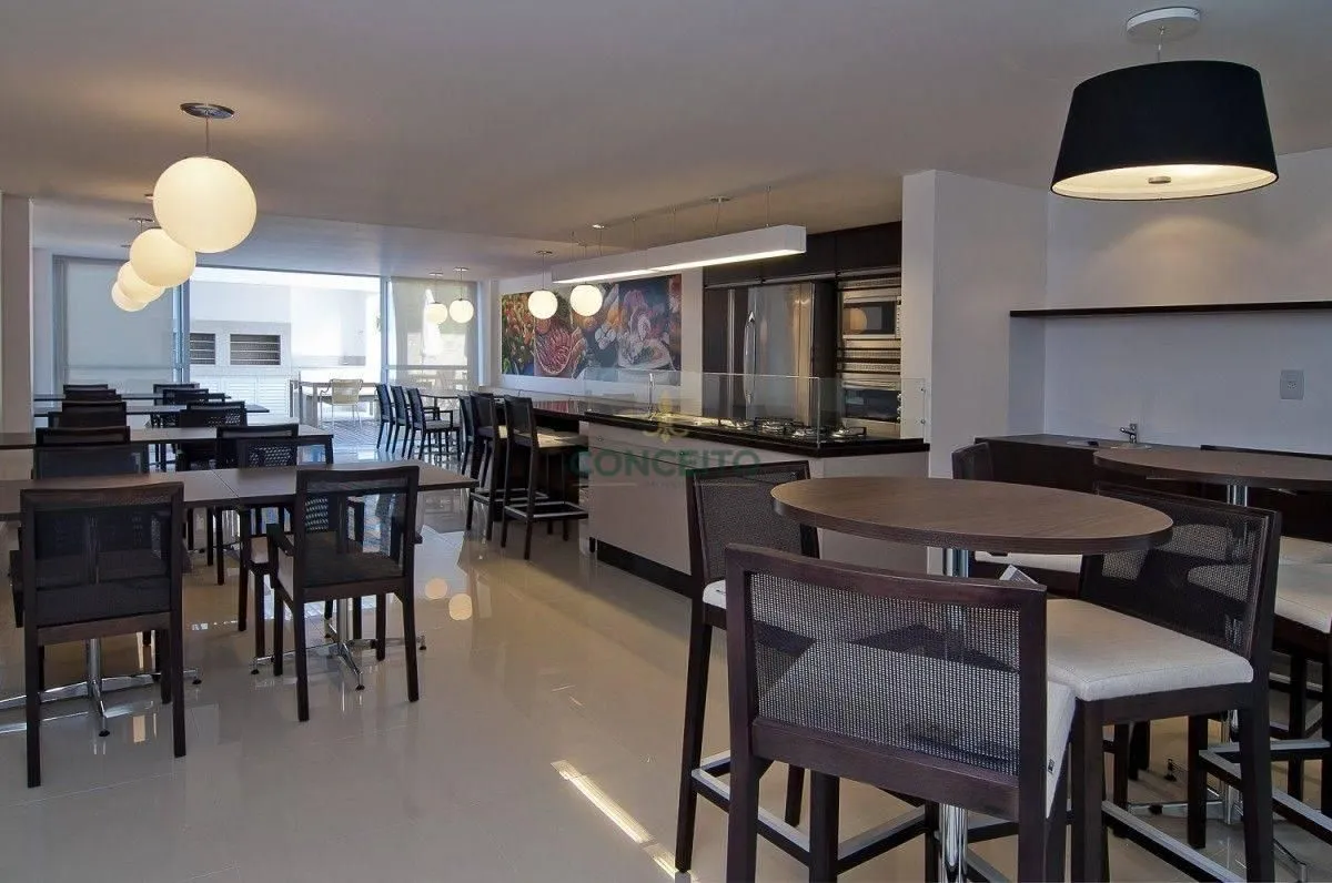 2-bedroom apartment with a walk-in closet in Florianópolis — photo 23