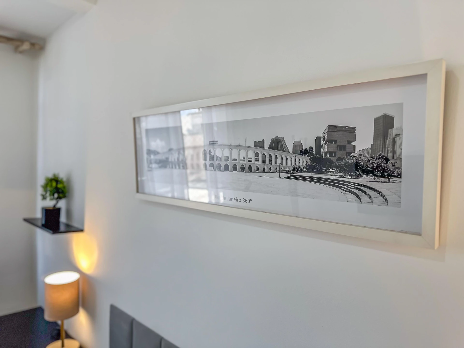 Furnished 1-bedroom apartment with an open kitchen — photo 34