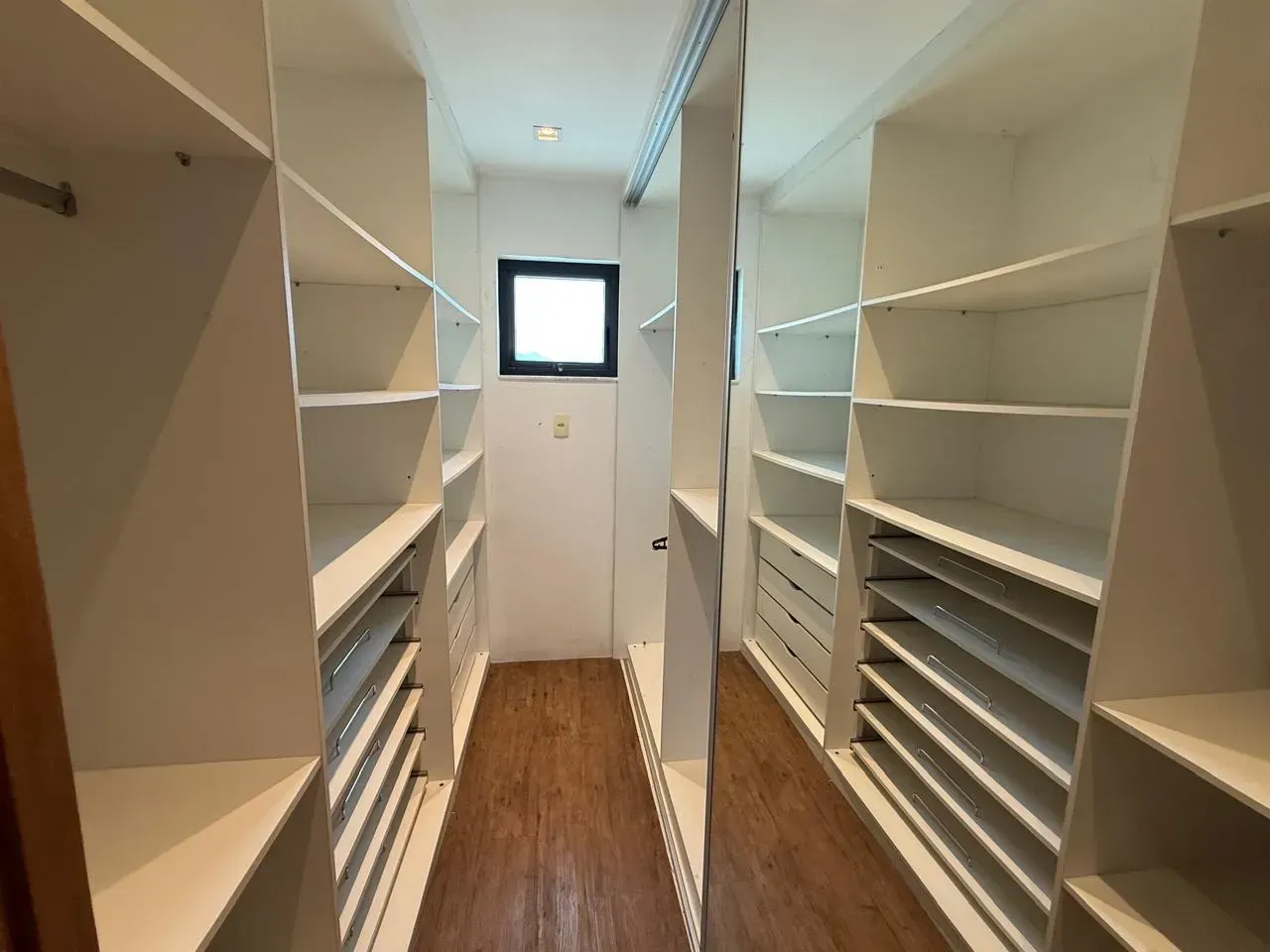 Apartamento mobiliado com 4 quartos e 5 banheiros — photo 8