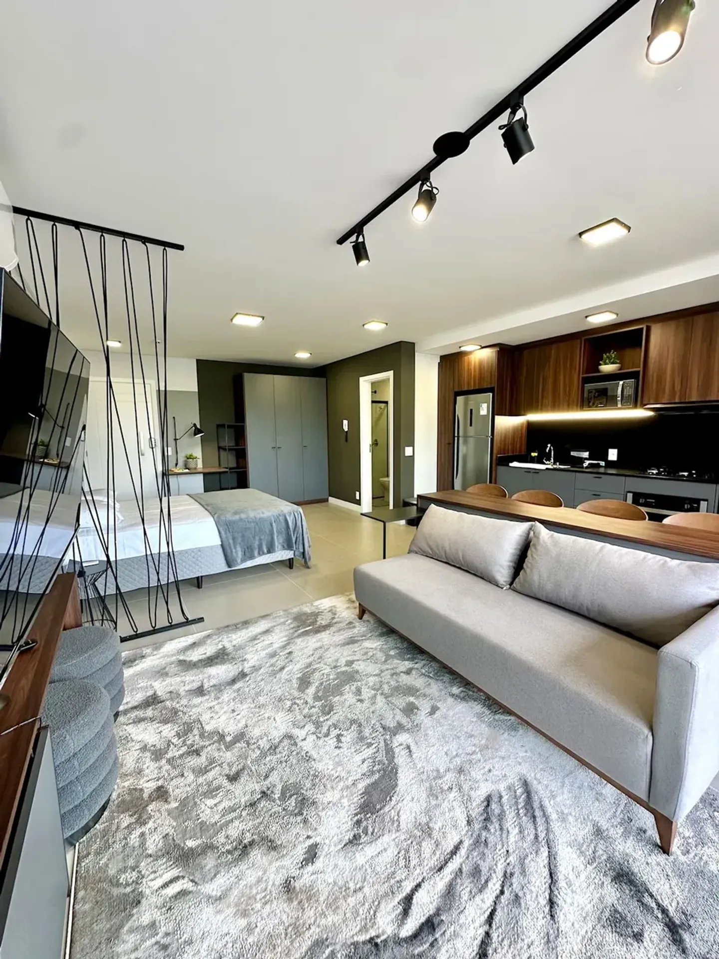 Furnished apartment, 50 m², with floor-to-ceiling windows — photo 8