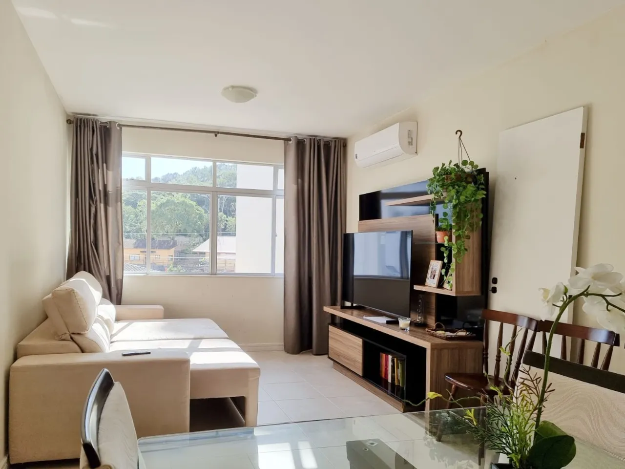 2-bedroom apartment with a closed-off kitchen — photo 2