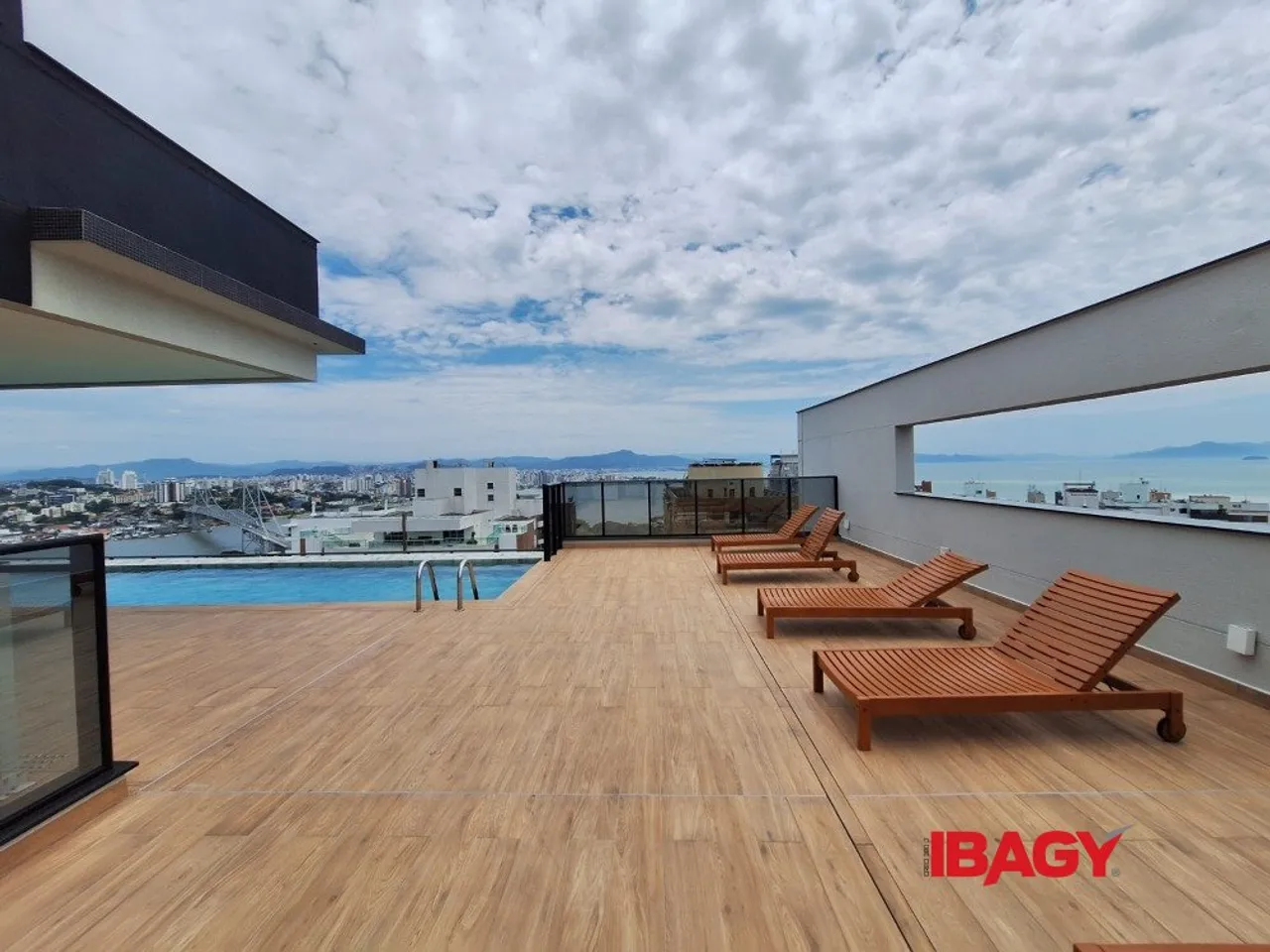 Furnished 1-bedroom apartment with a balcony — photo 19