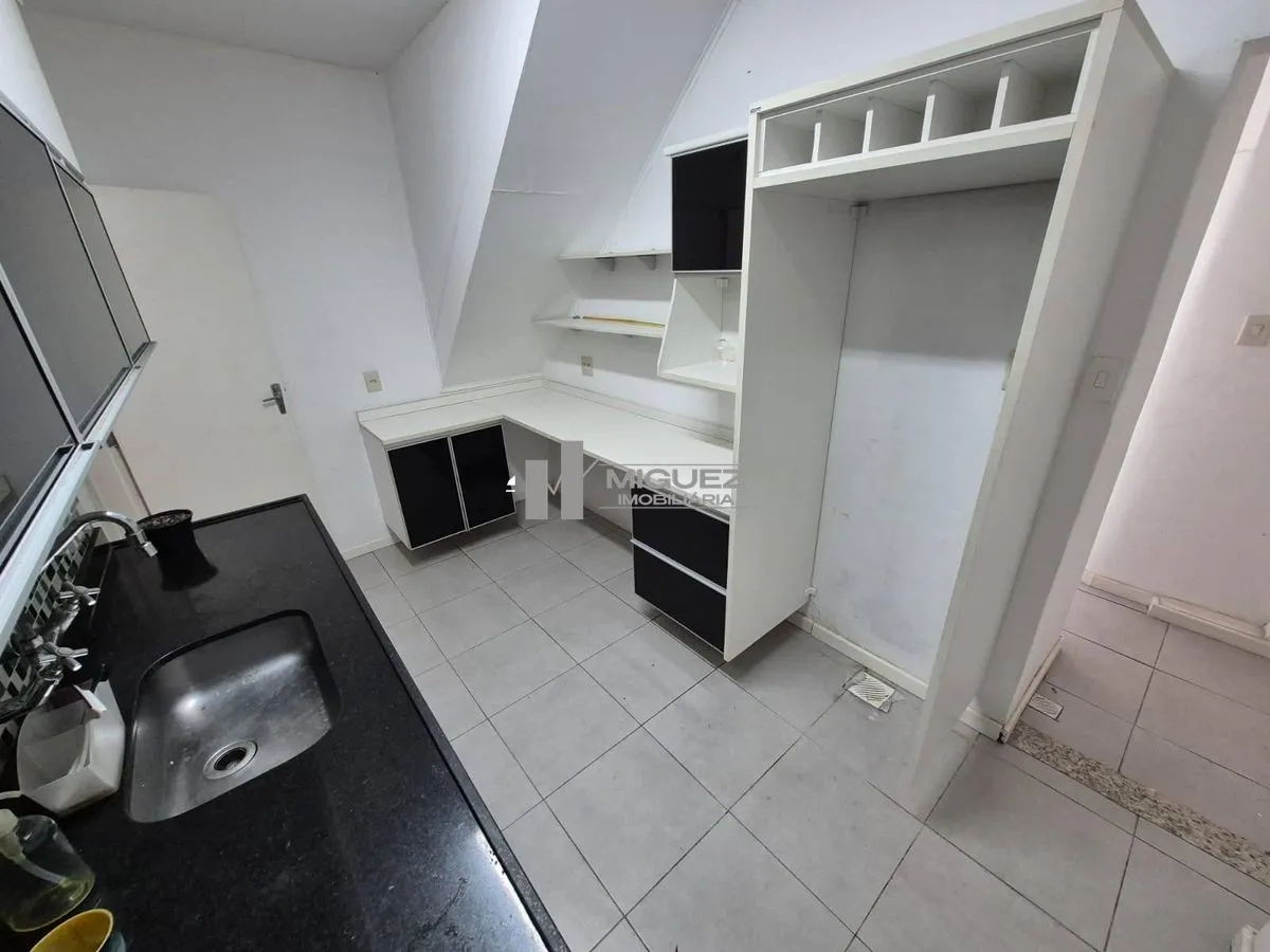 Apartment on the 8th floor with wood or laminate floors