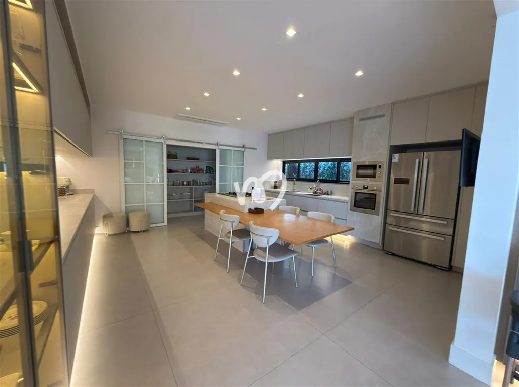 Duplex house with 5 bedrooms and 5 bathrooms — photo 28