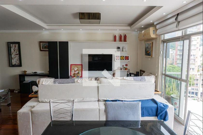 Furnished apartment with 4 bedrooms and 200 m²