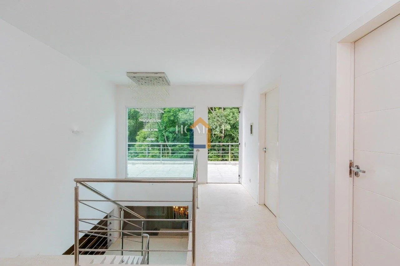 Furnished 470 m² house with 4 bedrooms and private garden — photo 105