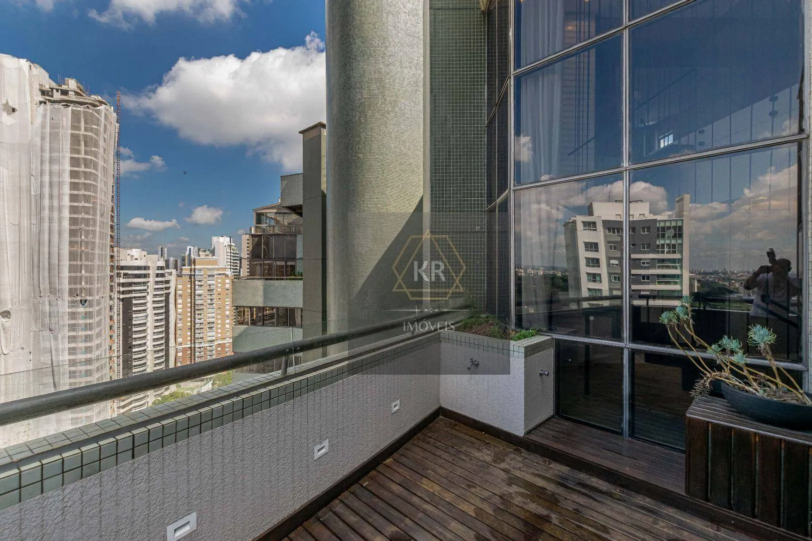 Furnished 272 m² apartment with 3 en-suites and 4 parking — photo 69