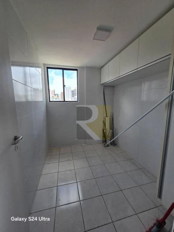 Furnished apartment, 250 m², with a glass-enclosed balcony