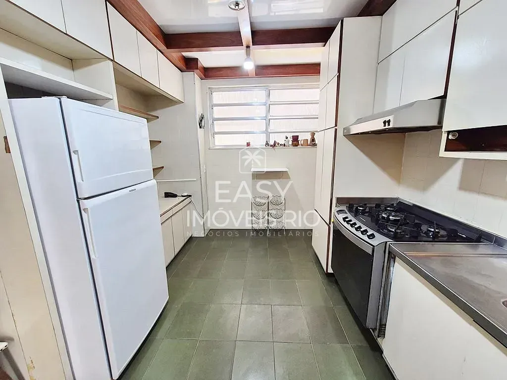 Apartamento sin amueblar con 4 dormitorios y balcón de vidrio — photo 26