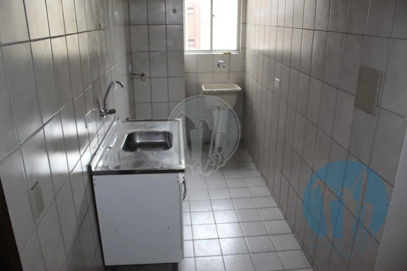 2-bedroom apartment with wood or laminate floors in Curitiba — photo 13