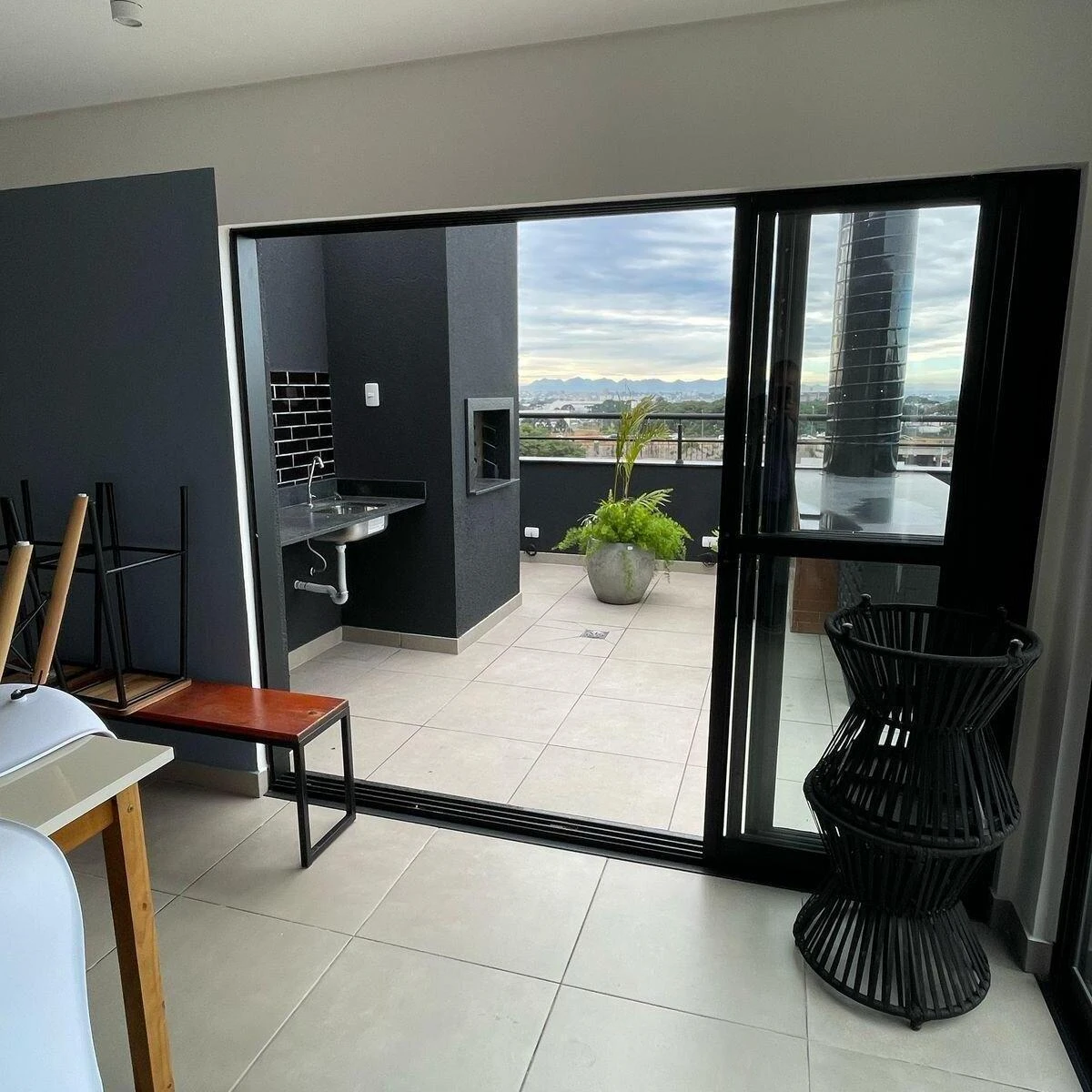 One-bedroom apartment with a dryer — photo 15
