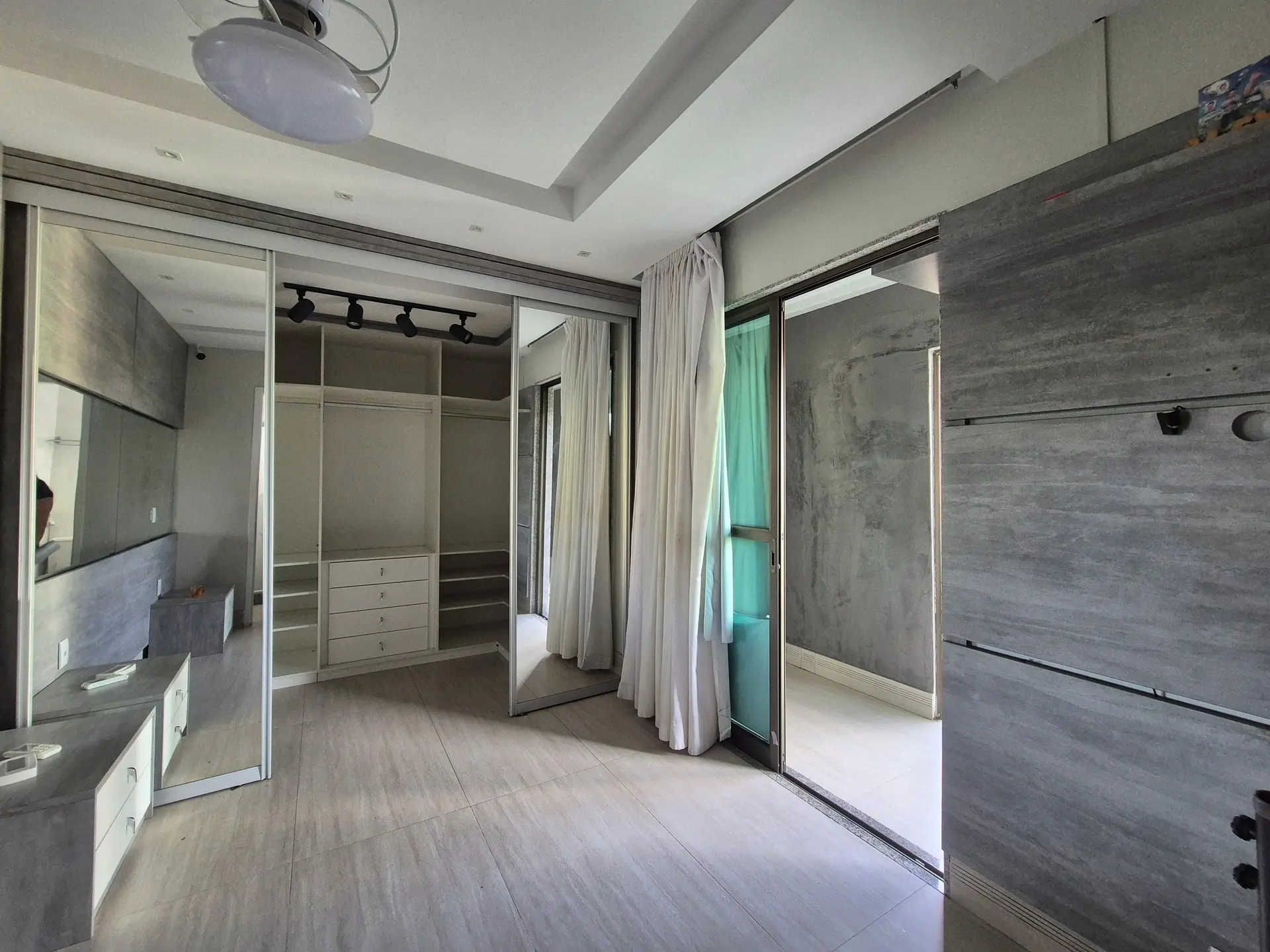 Apartamento de 2 quartos em condomínio com piscina — photo 44