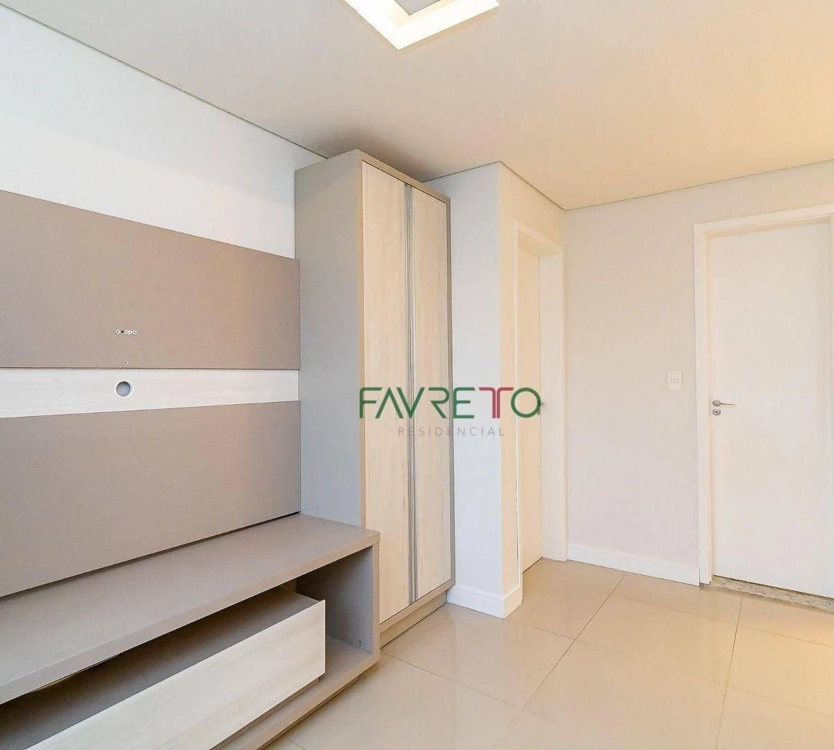 One-bedroom apartment in a building with a pool — photo 43