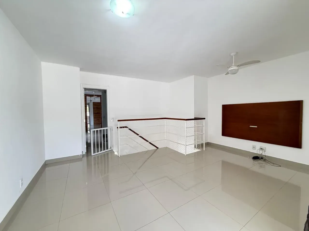 4-bedroom apartment with a closed-in balcony — photo 17