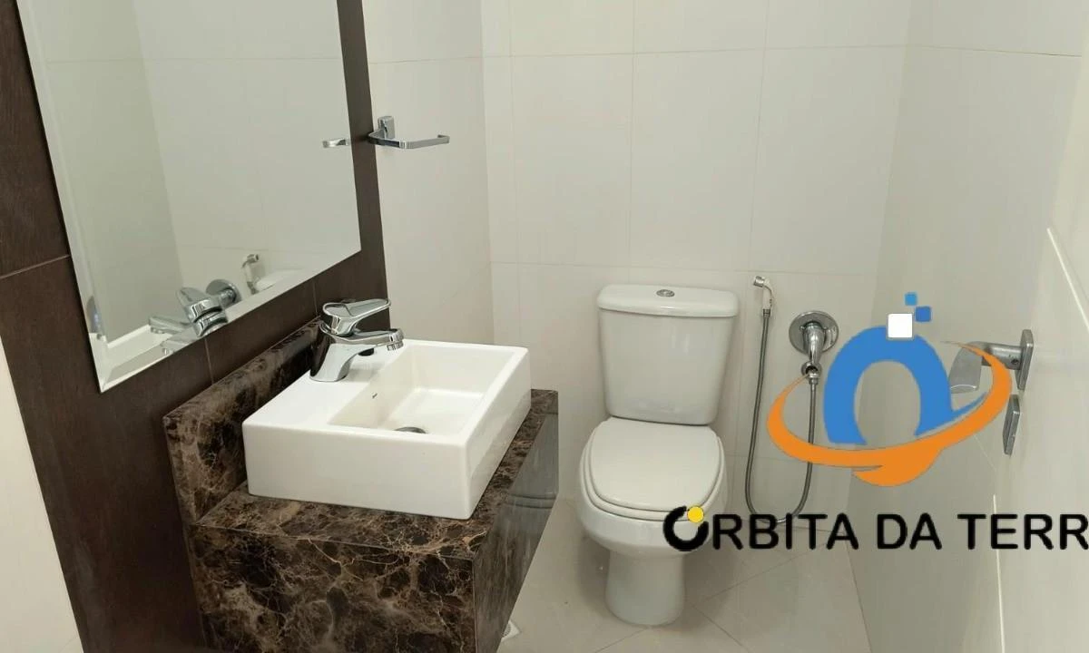 5-bedroom house with a bathtub in Curitiba — photo 10