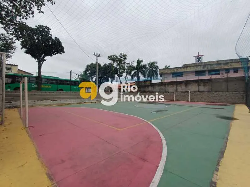 Casa de rua com 3 quartos, 2 banheiros e 100 m² — photo 19