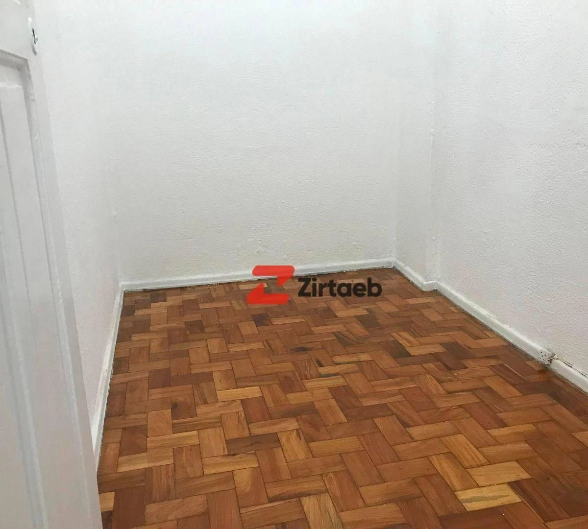 2-bedroom apartment with wood or laminate floors — photo 6