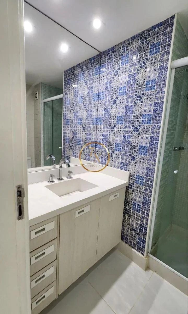Unfurnished apartment with 4 bedrooms and closed kitchen — photo 16
