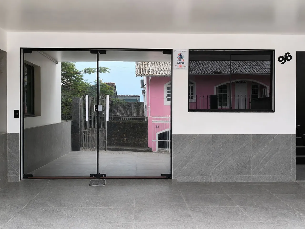 Unfurnished apartment with a balcony and 1 bedroom — photo 2