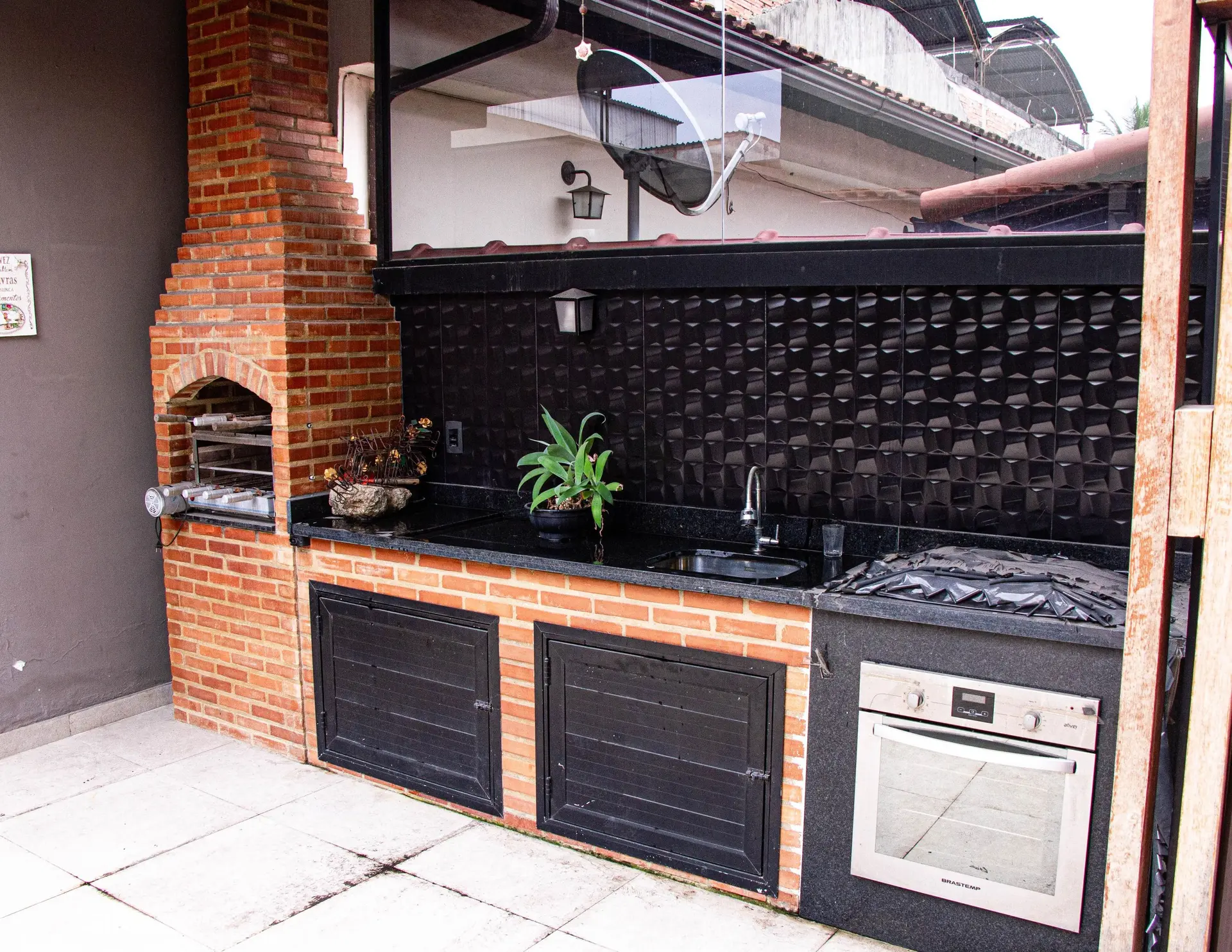 Furnished house, 300 m², with a grill on the balcony — photo 36