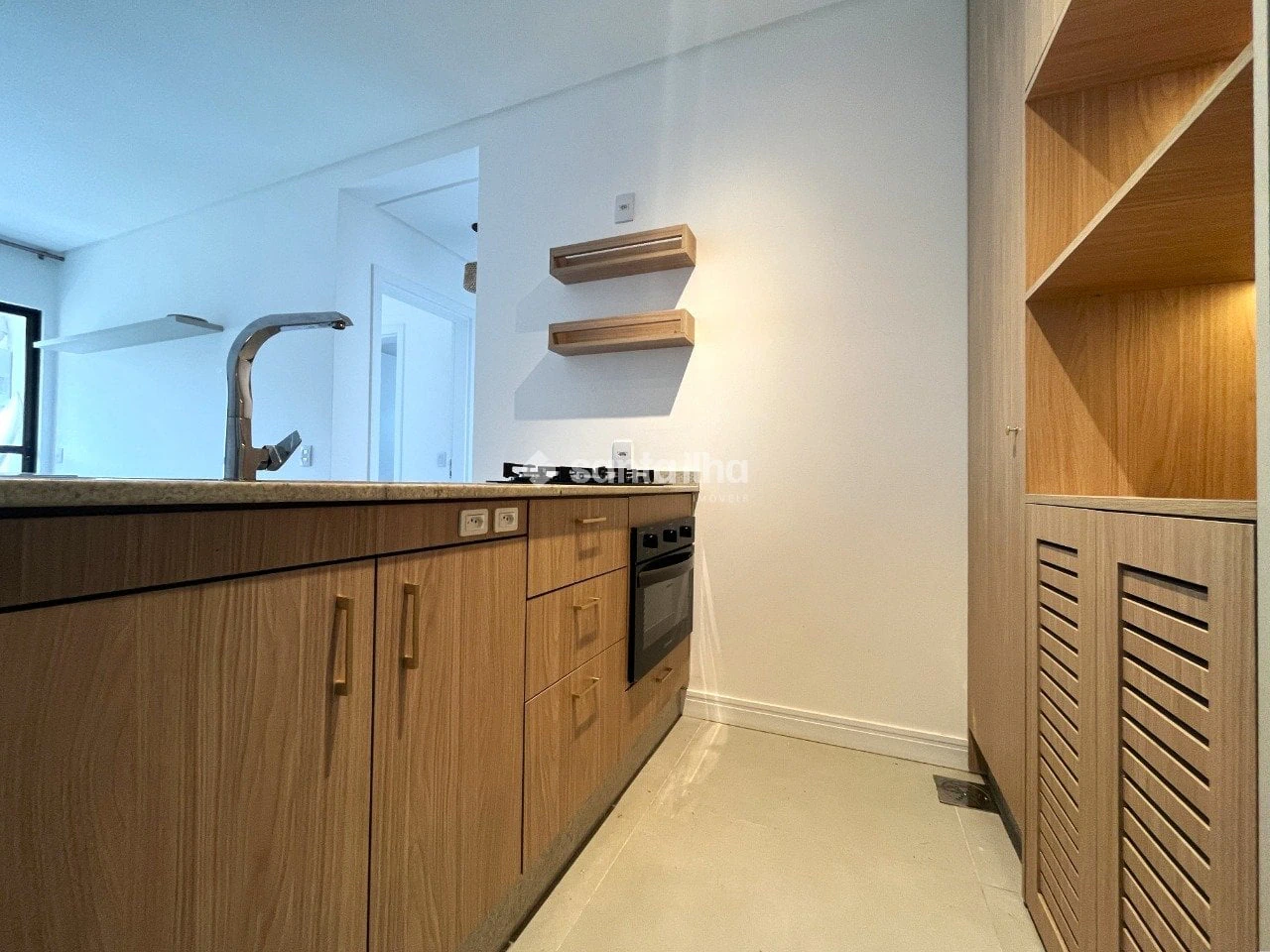 Balcony with a grill in a 2-bedroom apartment, 59 m² — photo 17