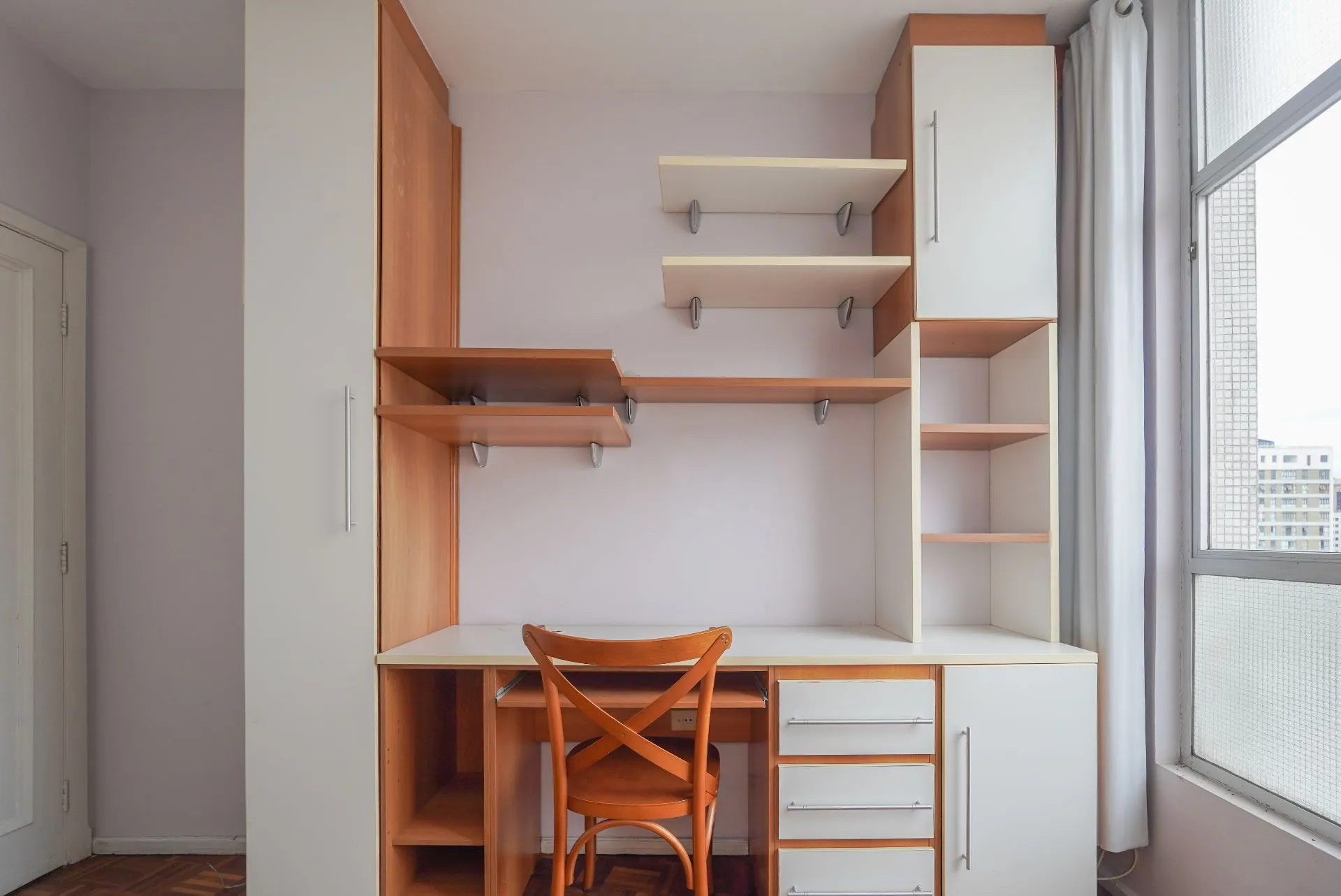 Home office in a 3-bedroom apartment, 140 m² — photo 13