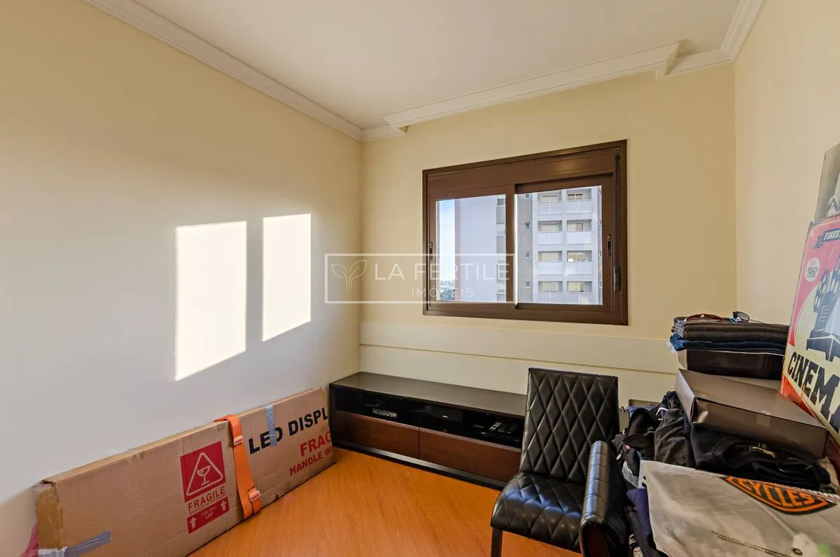 Apartamento mobiliado de 3 quartos e 3 banheiros com 149 m² — photo 42