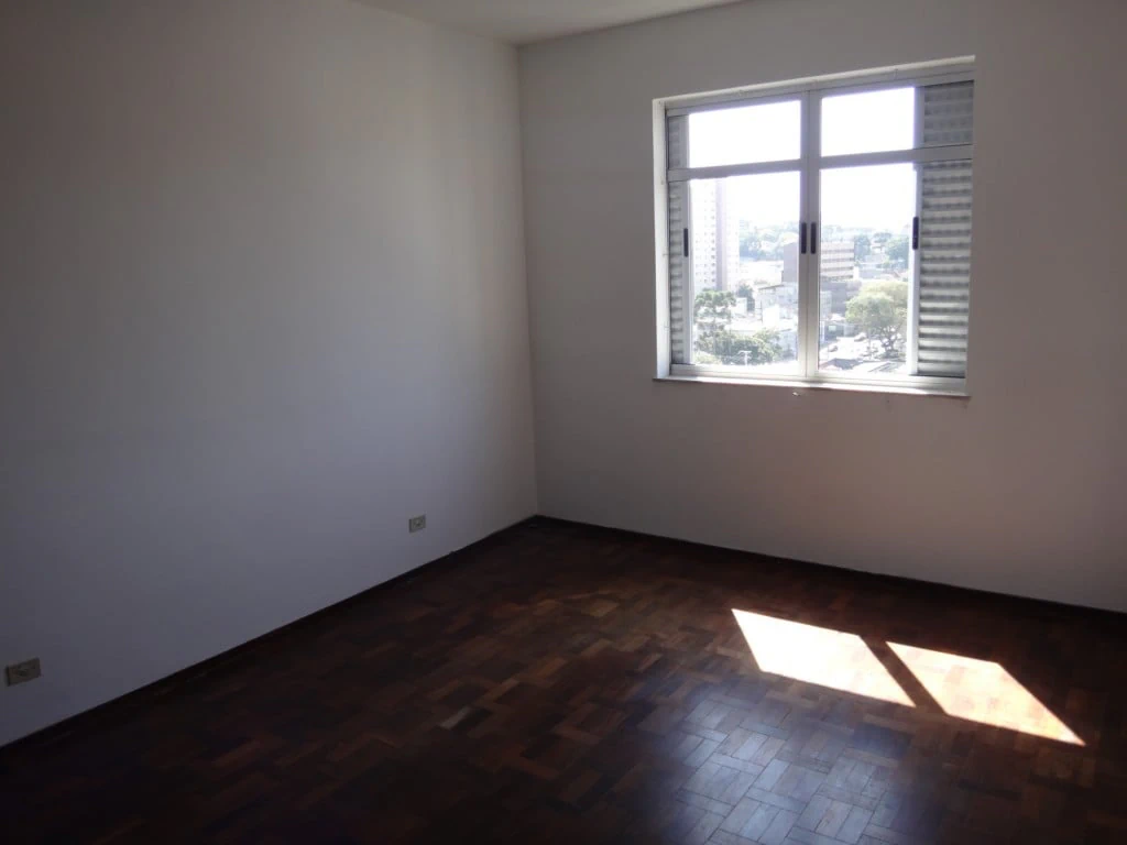 3-bedroom apartment with a bathtub in Curitiba — photo 24