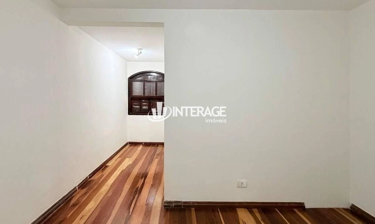Wood or laminate floors in a 4-bedroom house, 200 m² — photo 30