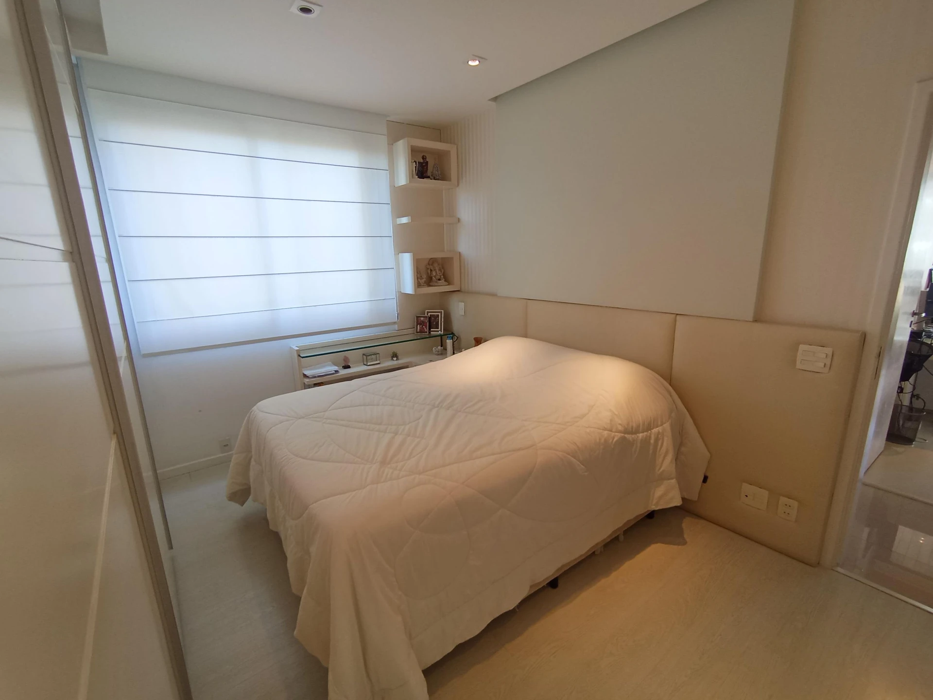 Furnished 3-bedroom apartment with enclosed balcony — photo 9