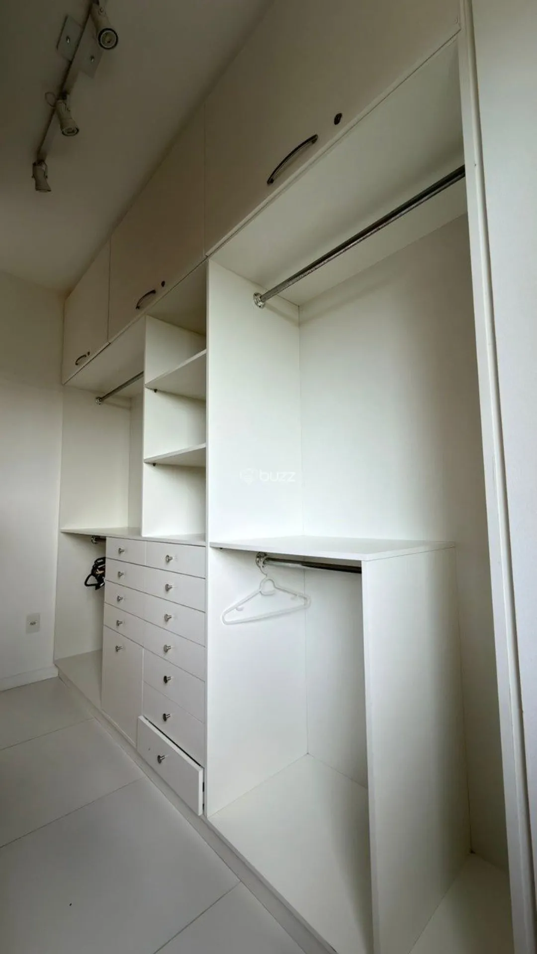 146 m² house with a walk-in closet and a garden — photo 26