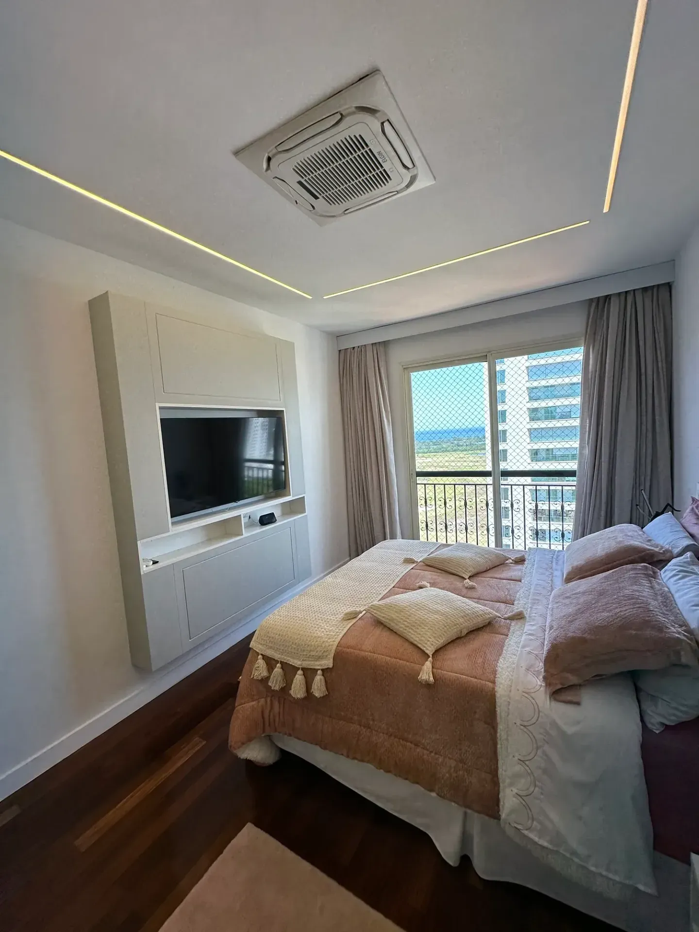 Duplex apartment with 600 m², 4 bedrooms and 4 parking — photo 25