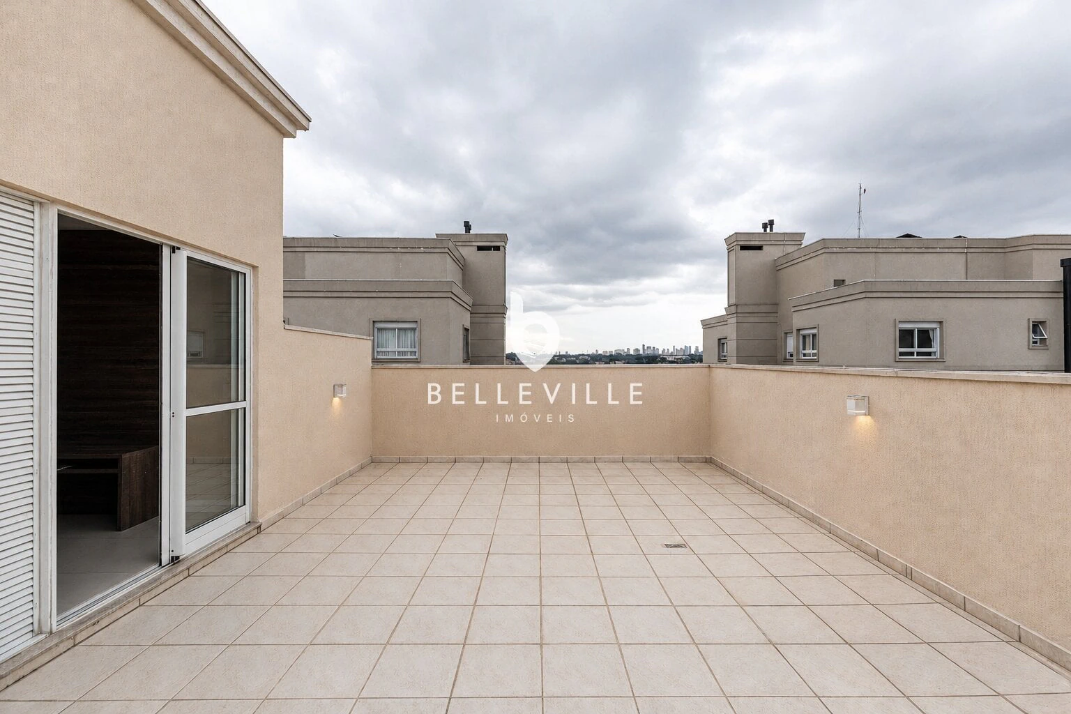 3-bedroom apartment with a grill on the balcony — photo 7