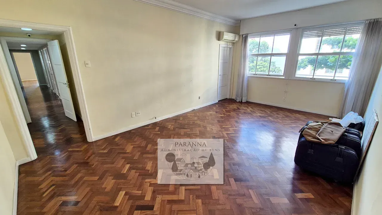 4-bedroom, 4-bath apartment with balcony and laundry area — photo 20