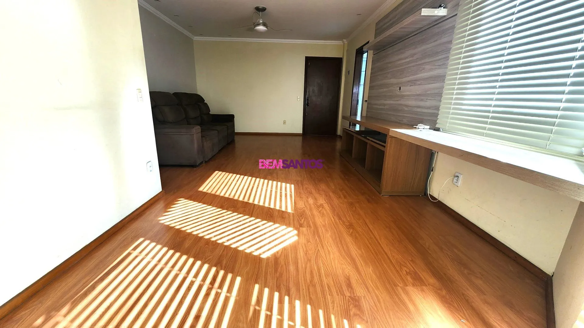 Furnished 4-bedroom apartment with a balcony — photo 19