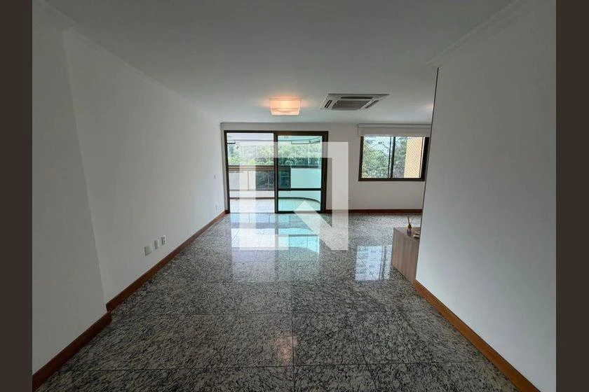 166 m² apartment with 4 en-suite bedrooms and enclosed balcony — photo 3