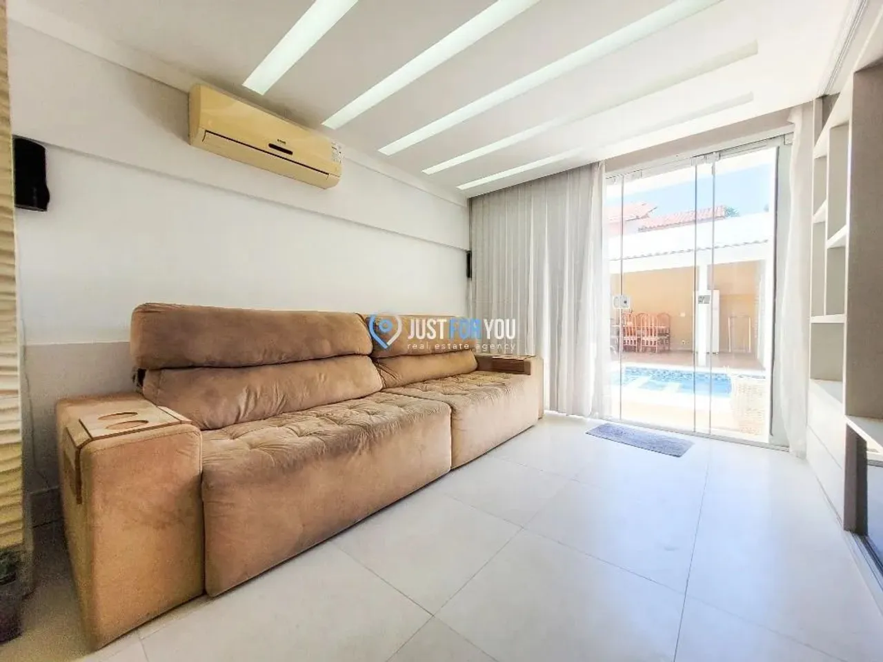 Furnished house with 5 bedrooms and 480 m² — photo 17