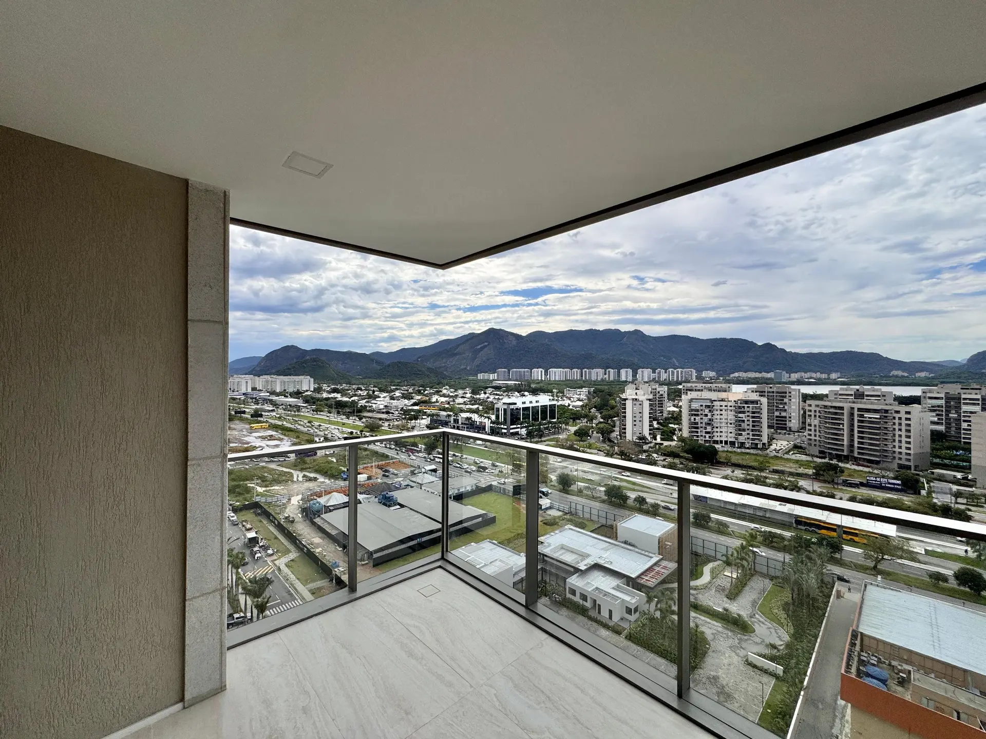 Furnished apartment with 3 en-suite bedrooms and balcony — photo 25