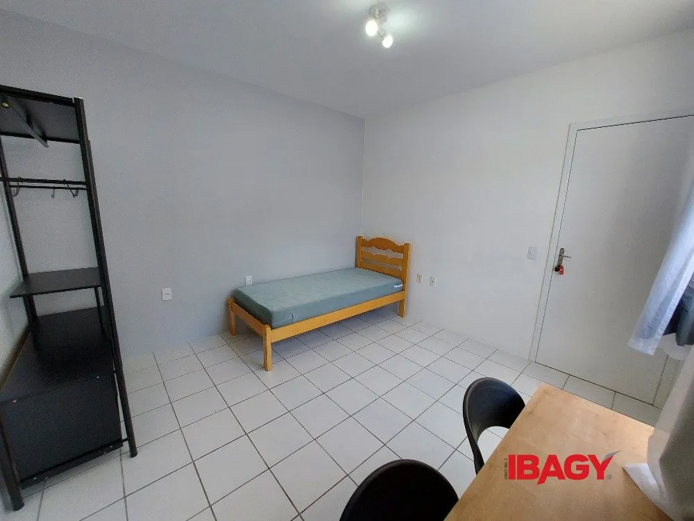 Furnished studio 20 m² with a compact kitchenette — photo 4